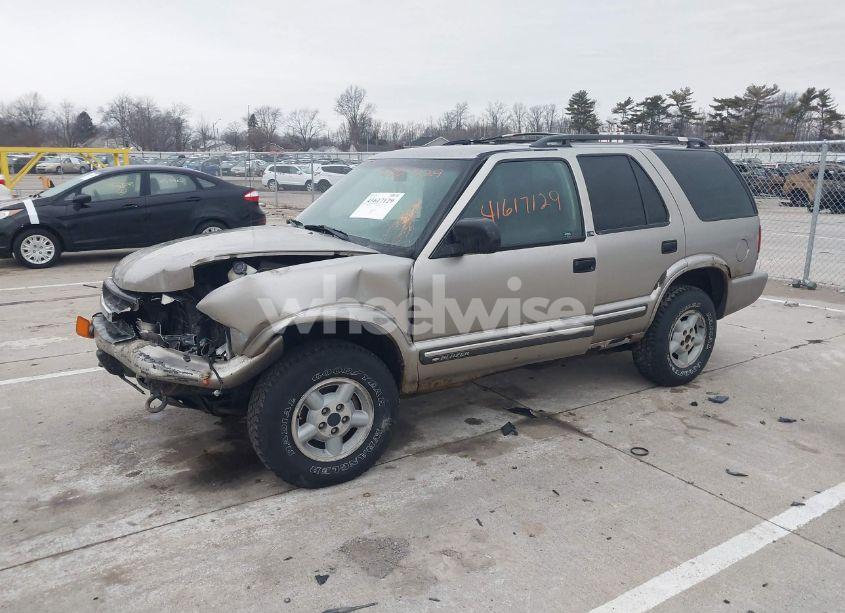 Photo 2 of 2000 Chevrolet Blazer LS (VIN 1GNDT13W3Y2367500)