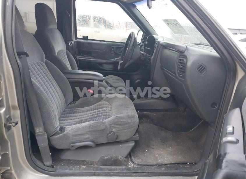 Photo 5 of 2000 Chevrolet Blazer LS (VIN 1GNDT13W3Y2367500)