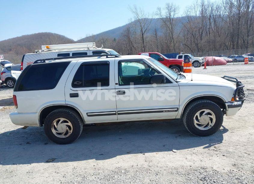 Photo 13 of 2001 Chevrolet Blazer LT (VIN 1GNDT13W412135669)