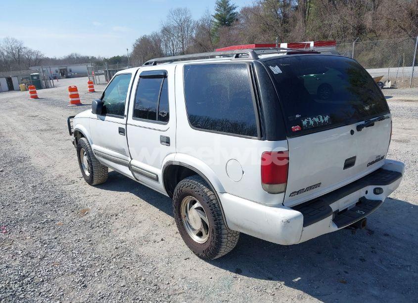 Photo 3 of 2001 Chevrolet Blazer LT (VIN 1GNDT13W412135669)