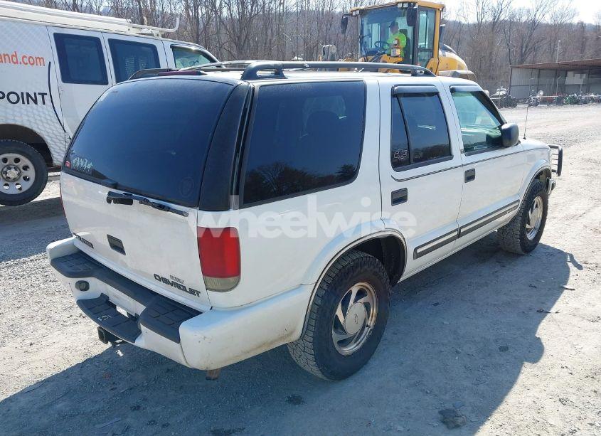 Photo 4 of 2001 Chevrolet Blazer LT (VIN 1GNDT13W412135669)
