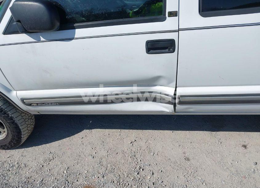 Photo 6 of 2001 Chevrolet Blazer LT (VIN 1GNDT13W412135669)