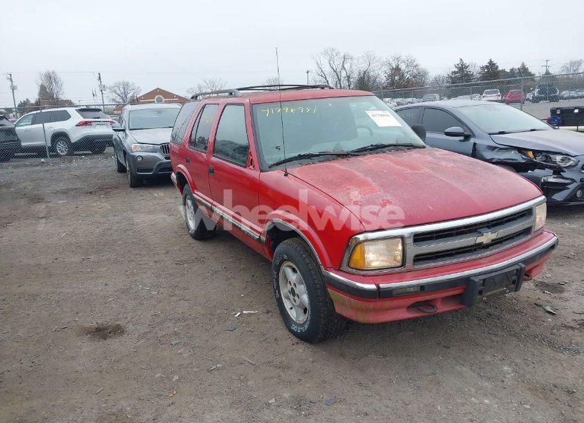 1997 Chevrolet Blazer LS (VIN 1GNDT13W4VK128582) main photo