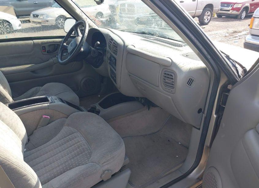 Photo 5 of 1999 Chevrolet Blazer LS (VIN 1GNDT13W4X2108013)