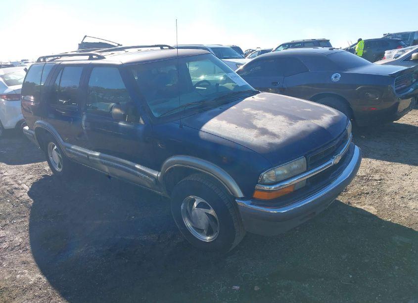 1999 Chevrolet Blazer LT (VIN 1GNDT13W4X2208421) main photo