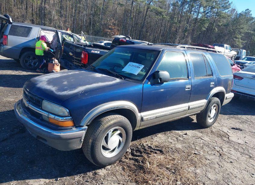 Photo 2 of 1999 Chevrolet Blazer LT (VIN 1GNDT13W4X2208421)