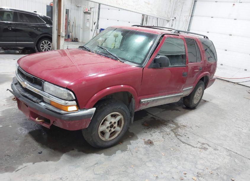 Photo 2 of 2000 Chevrolet Blazer LS (VIN 1GNDT13W4YK282097)
