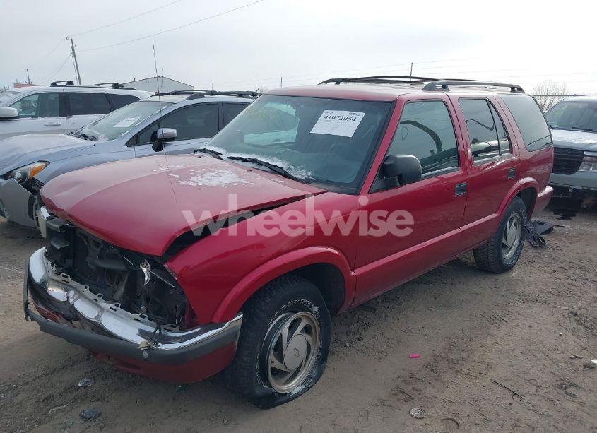Photo 2 of 2001 Chevrolet Blazer LT (VIN 1GNDT13W512197940)