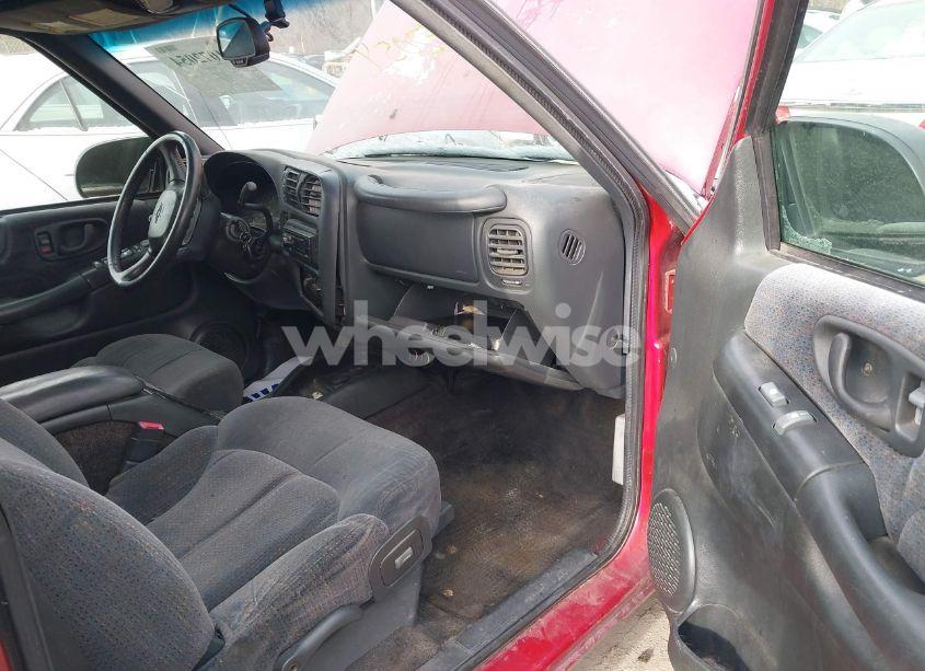 Photo 5 of 2001 Chevrolet Blazer LT (VIN 1GNDT13W512197940)