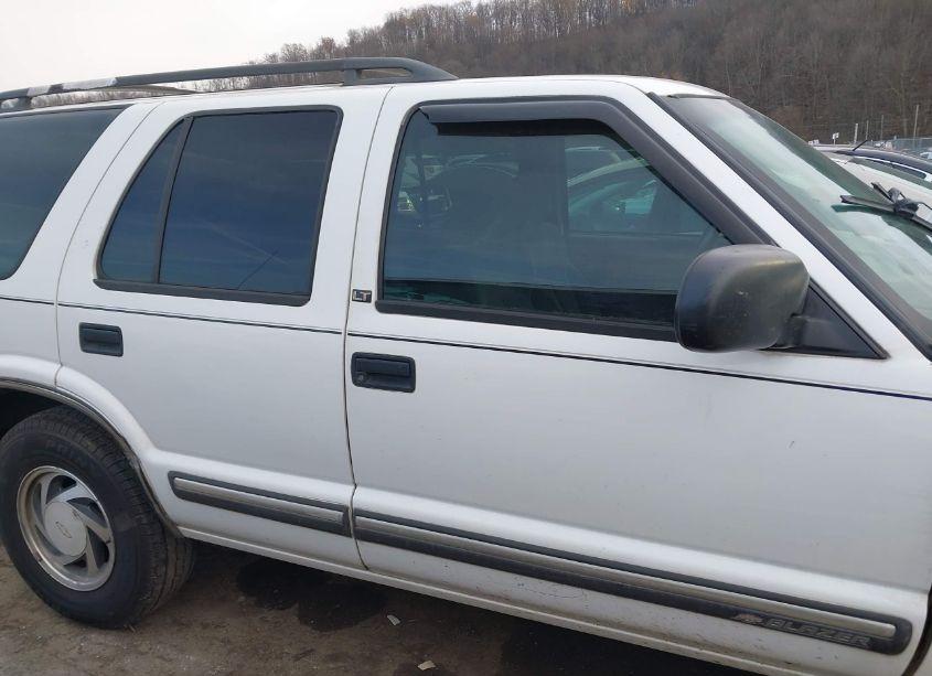 Photo 14 of 2001 Chevrolet Blazer LT (VIN 1GNDT13W51K263614)