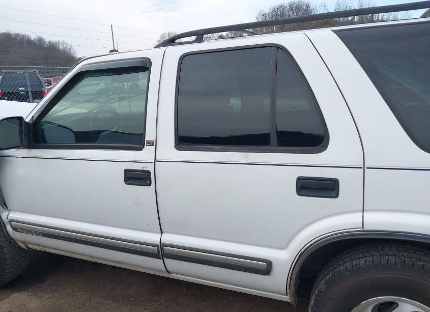 Photo 15 of 2001 Chevrolet Blazer LT (VIN 1GNDT13W51K263614)