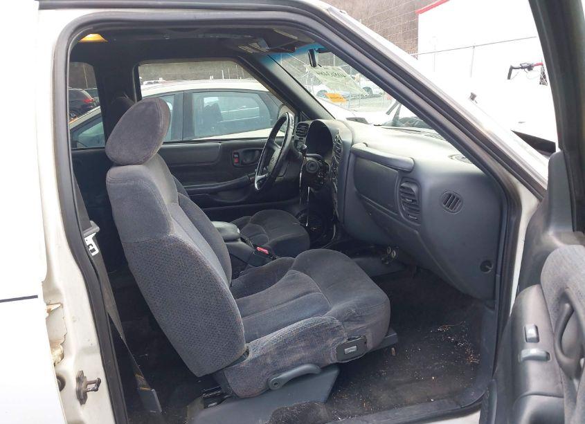 Photo 5 of 2001 Chevrolet Blazer LT (VIN 1GNDT13W51K263614)