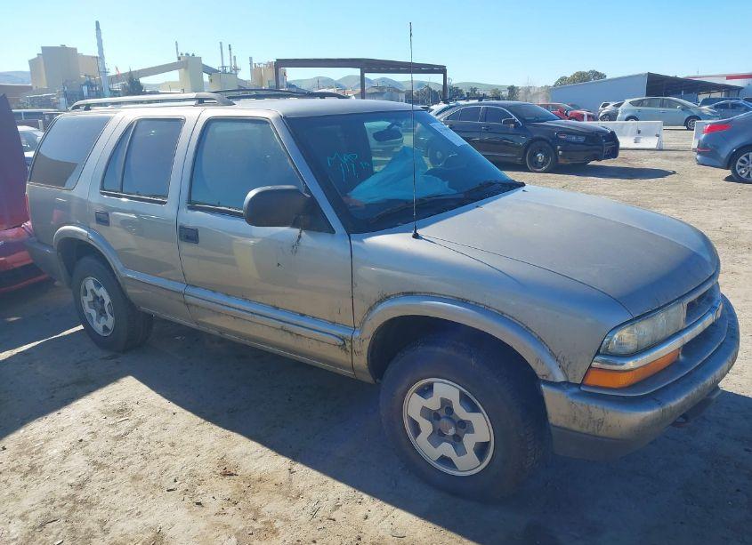 2002 Chevrolet Blazer LS (VIN 1GNDT13W52K213071) main photo