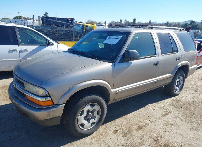 Photo 2 of 2002 Chevrolet Blazer LS (VIN 1GNDT13W52K213071)