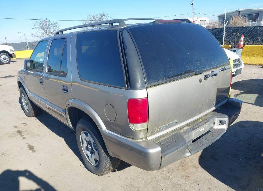 Photo 3 of 2002 Chevrolet Blazer LS (VIN 1GNDT13W52K213071)