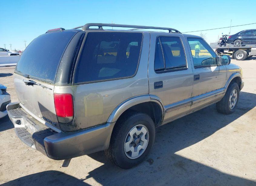 Photo 4 of 2002 Chevrolet Blazer LS (VIN 1GNDT13W52K213071)