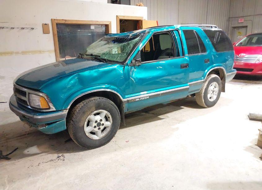 Photo 2 of 1995 Chevrolet Blazer (VIN 1GNDT13W5S2254901)