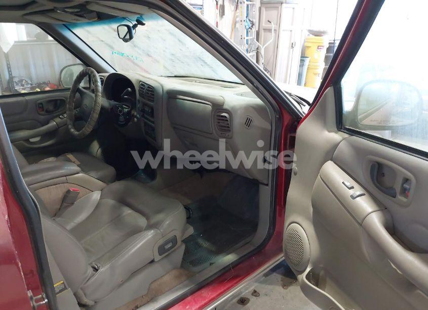 Photo 5 of 1998 Chevrolet Blazer LT (VIN 1GNDT13W5W2295891)