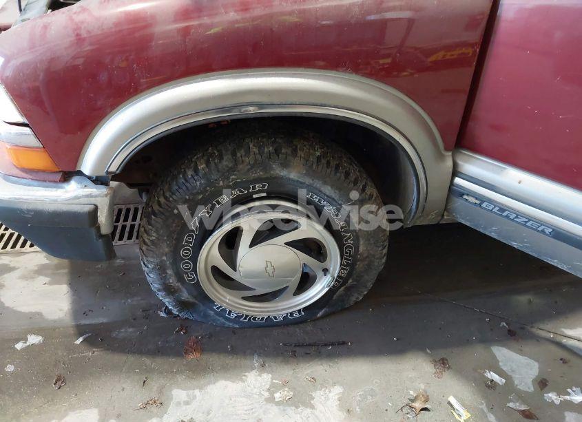 Photo 6 of 1998 Chevrolet Blazer LT (VIN 1GNDT13W5W2295891)