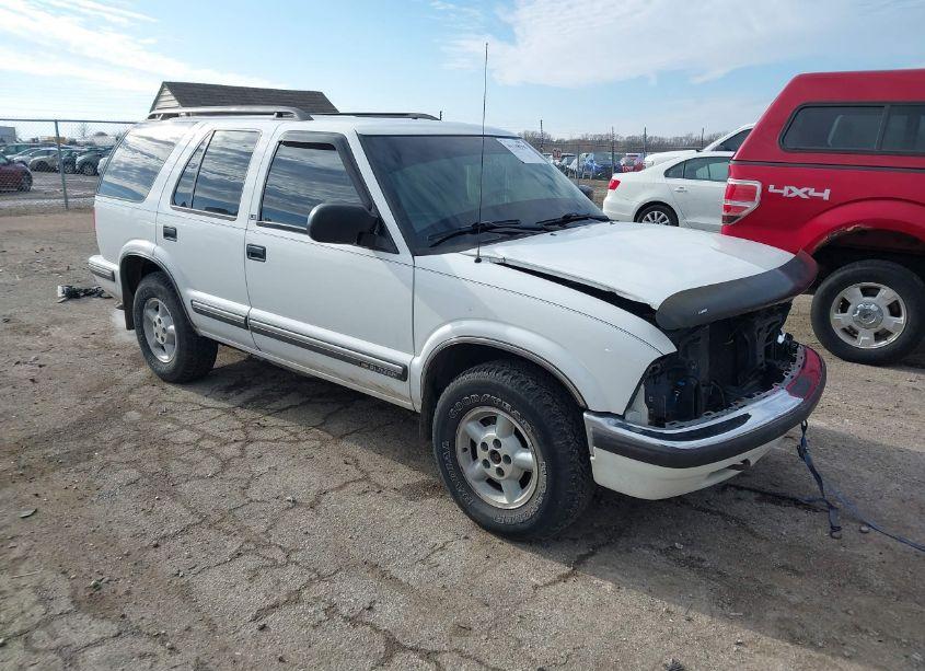 1999 Chevrolet Blazer LS (VIN 1GNDT13W5X2135074) main photo