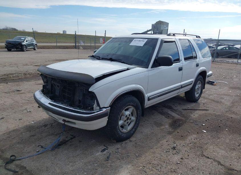 Photo 2 of 1999 Chevrolet Blazer LS (VIN 1GNDT13W5X2135074)