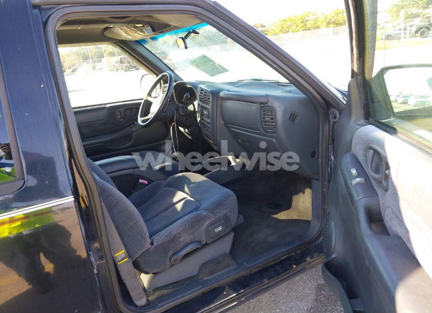Photo 5 of 2000 Chevrolet Blazer LT (VIN 1GNDT13W5Y2244197)