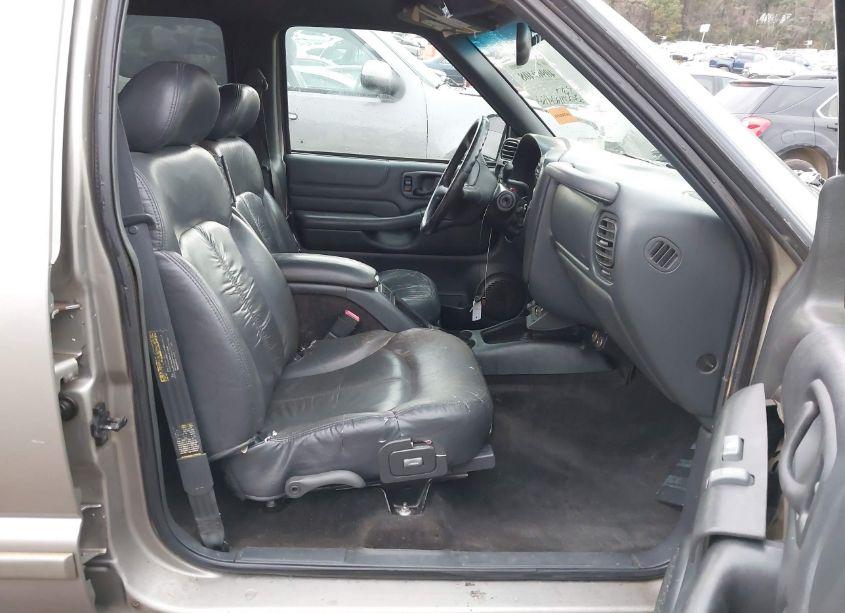 Photo 5 of 2002 Chevrolet Blazer LS (VIN 1GNDT13W62K166553)