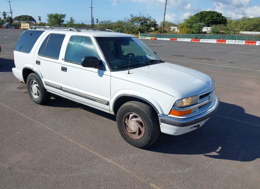 2000 Chevrolet Blazer LT (VIN 1GNDT13W6Y2338749) main photo