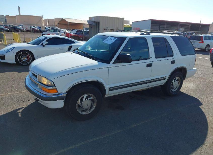 Photo 2 of 2000 Chevrolet Blazer LT (VIN 1GNDT13W6Y2338749)