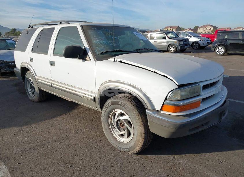 2000 Chevrolet Blazer LT (VIN 1GNDT13W6Y2383741) main photo