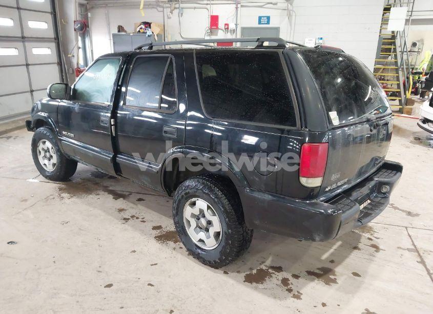 Photo 3 of 2002 Chevrolet Blazer LS (VIN 1GNDT13W72K232625)