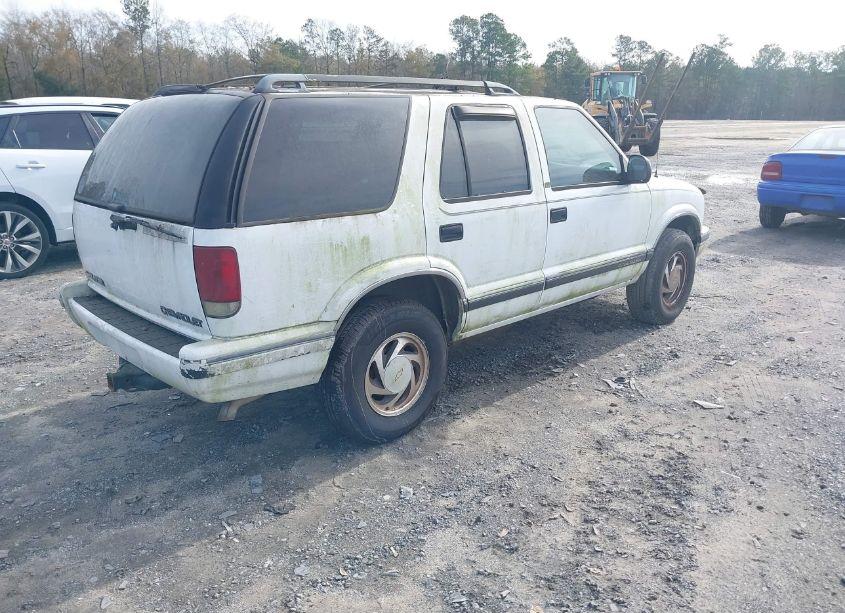Photo 4 of 1996 Chevrolet Blazer (VIN 1GNDT13W7T2142151)
