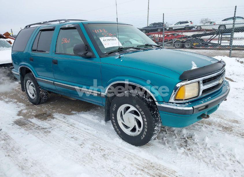 1996 Chevrolet Blazer (VIN 1GNDT13W7T2149097) main photo