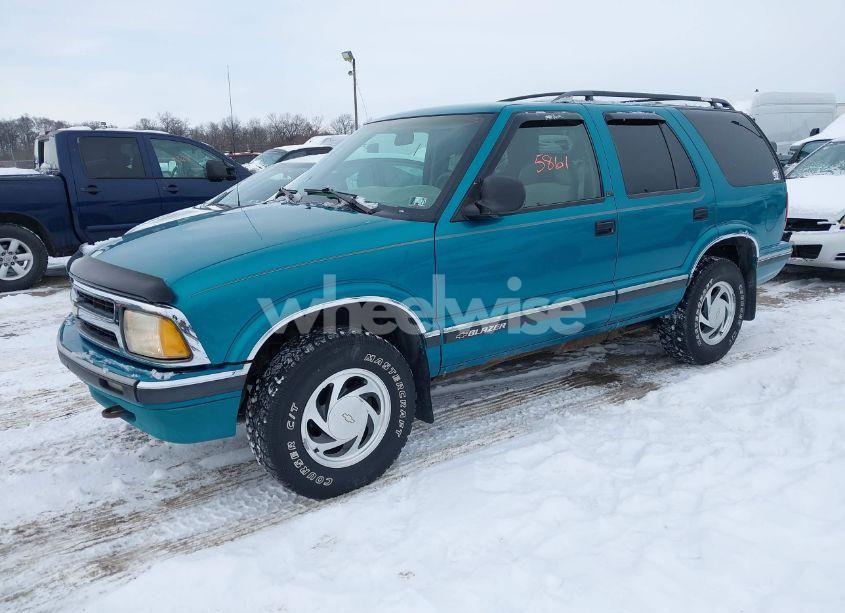 Photo 2 of 1996 Chevrolet Blazer (VIN 1GNDT13W7T2149097)