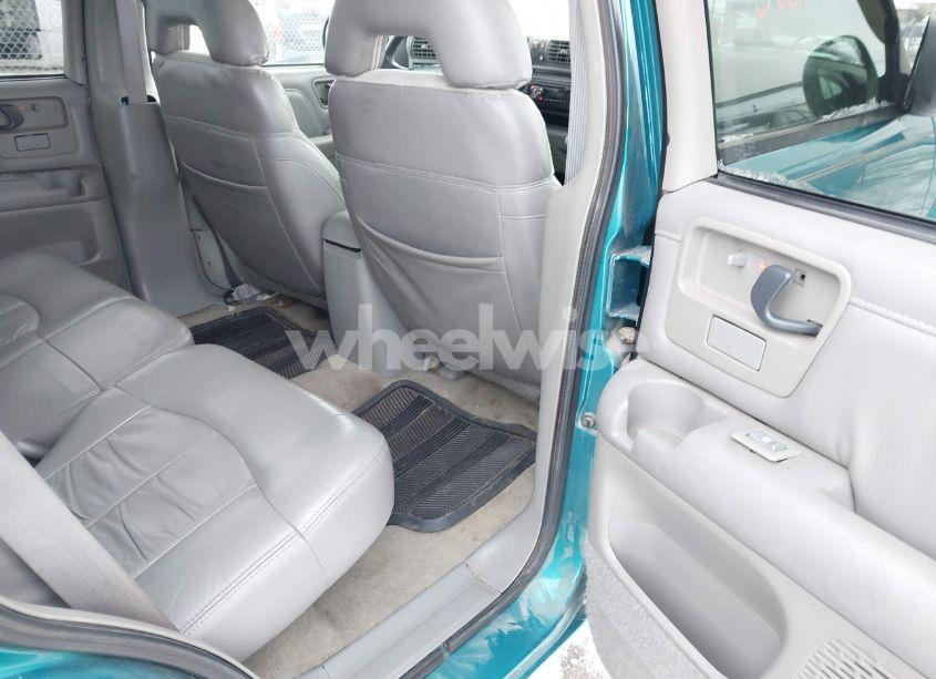 Photo 8 of 1996 Chevrolet Blazer (VIN 1GNDT13W7T2149097)