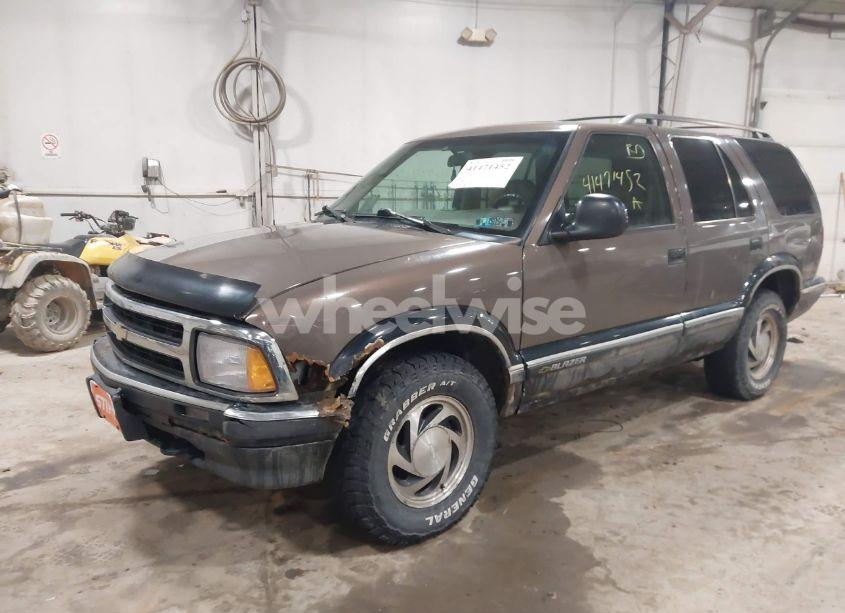 Photo 2 of 1997 Chevrolet Blazer LT (VIN 1GNDT13W7V2169403)