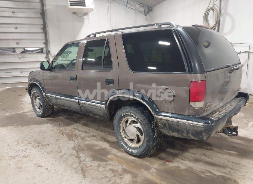 Photo 3 of 1997 Chevrolet Blazer LT (VIN 1GNDT13W7V2169403)