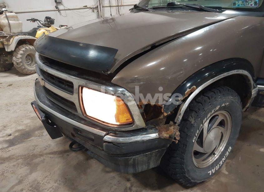 Photo 6 of 1997 Chevrolet Blazer LT (VIN 1GNDT13W7V2169403)