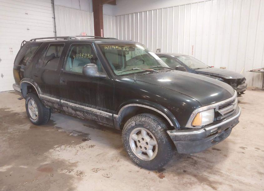 1997 Chevrolet Blazer LS (VIN 1GNDT13W7V2175878) main photo
