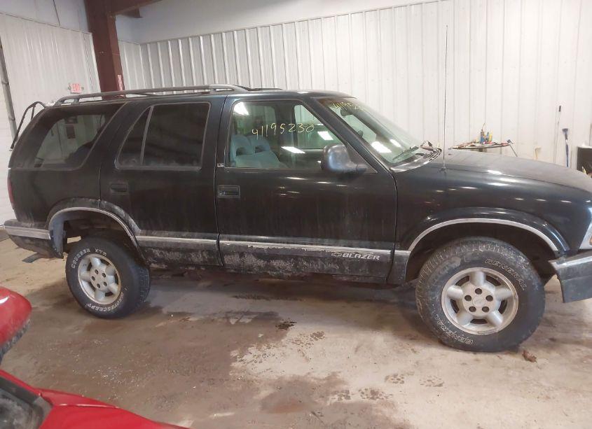 Photo 13 of 1997 Chevrolet Blazer LS (VIN 1GNDT13W7V2175878)