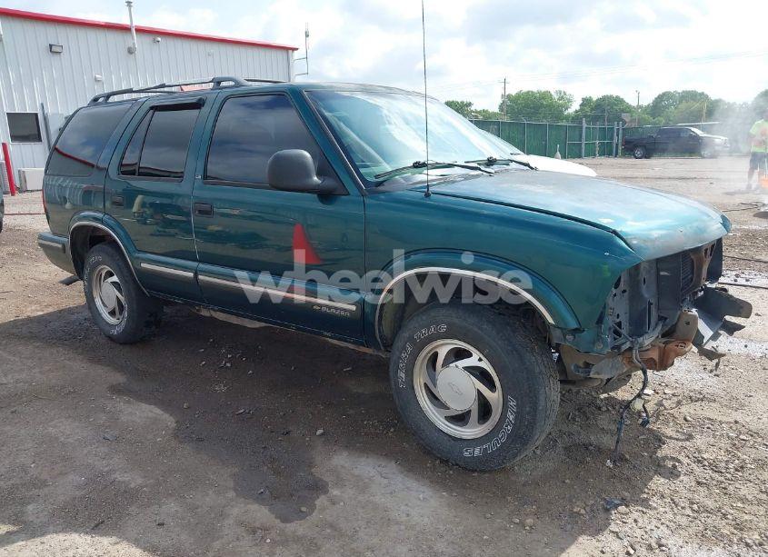 1998 Chevrolet Blazer LS (VIN 1GNDT13W7W2219654) main photo