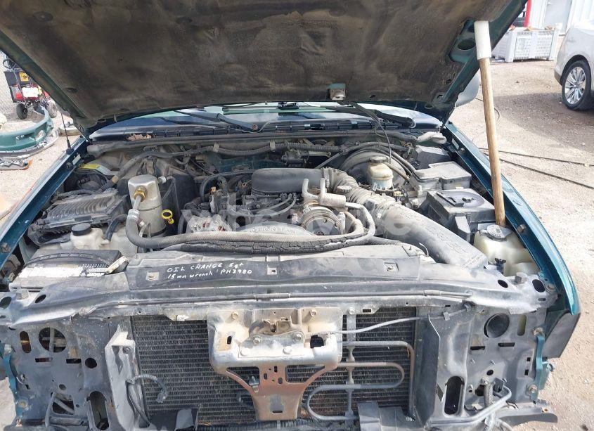 Photo 10 of 1998 Chevrolet Blazer LS (VIN 1GNDT13W7W2219654)