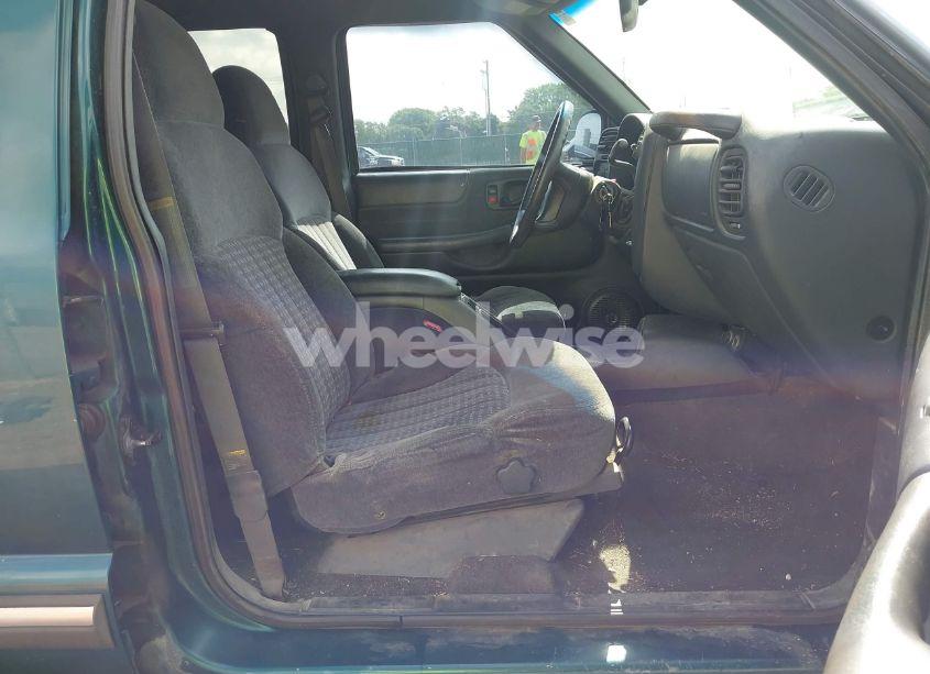 Photo 5 of 1998 Chevrolet Blazer LS (VIN 1GNDT13W7W2219654)