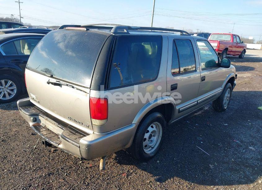 Photo 4 of 1998 Chevrolet Blazer (VIN 1GNDT13W7WK179219)