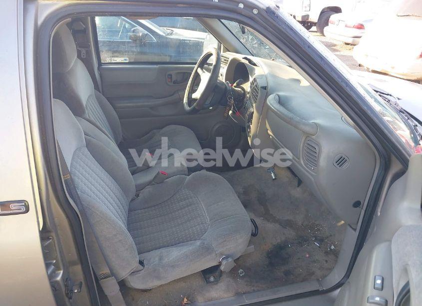 Photo 5 of 1998 Chevrolet Blazer (VIN 1GNDT13W7WK179219)