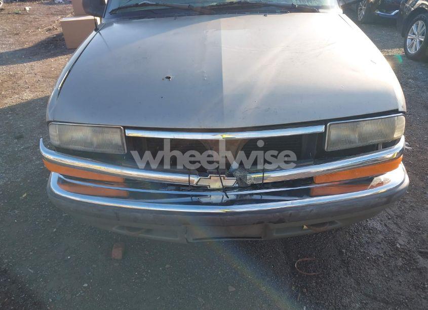 Photo 6 of 1998 Chevrolet Blazer (VIN 1GNDT13W7WK179219)