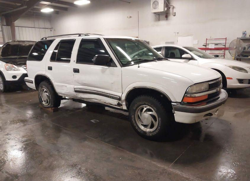 1999 Chevrolet Blazer LS (VIN 1GNDT13W7X2177648) main photo