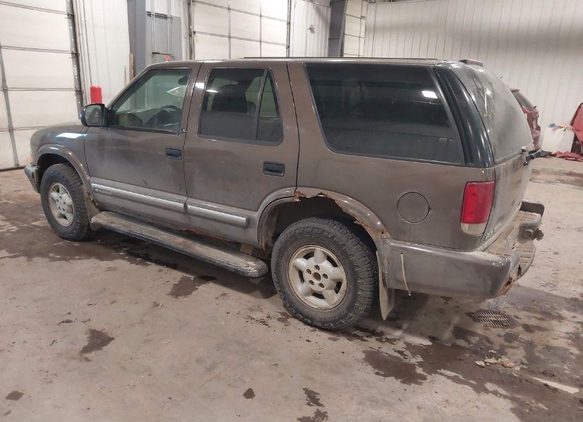 Photo 3 of 2000 Chevrolet Blazer LS (VIN 1GNDT13W7YK164884)