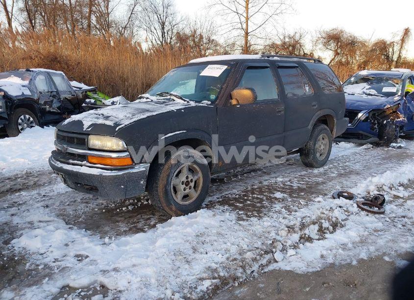 Photo 2 of 2001 Chevrolet Blazer LS (VIN 1GNDT13W812169484)