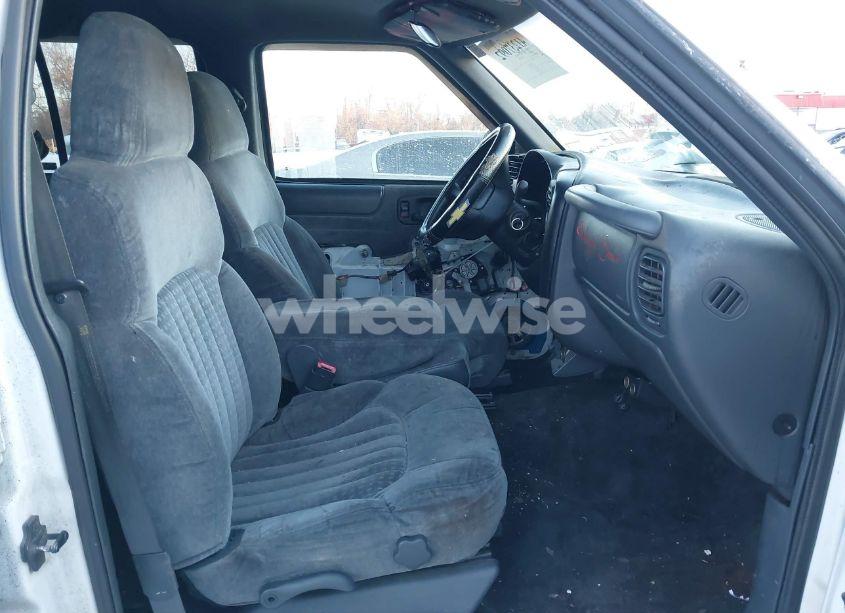 Photo 5 of 2001 Chevrolet Blazer LS (VIN 1GNDT13W812169484)